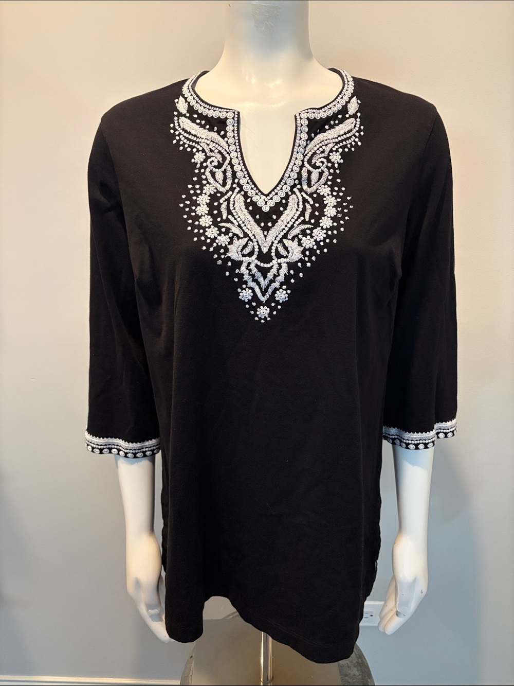Joan Vass Black Tunic Top with White Embroidered V-Neck Size 2 \ Large L